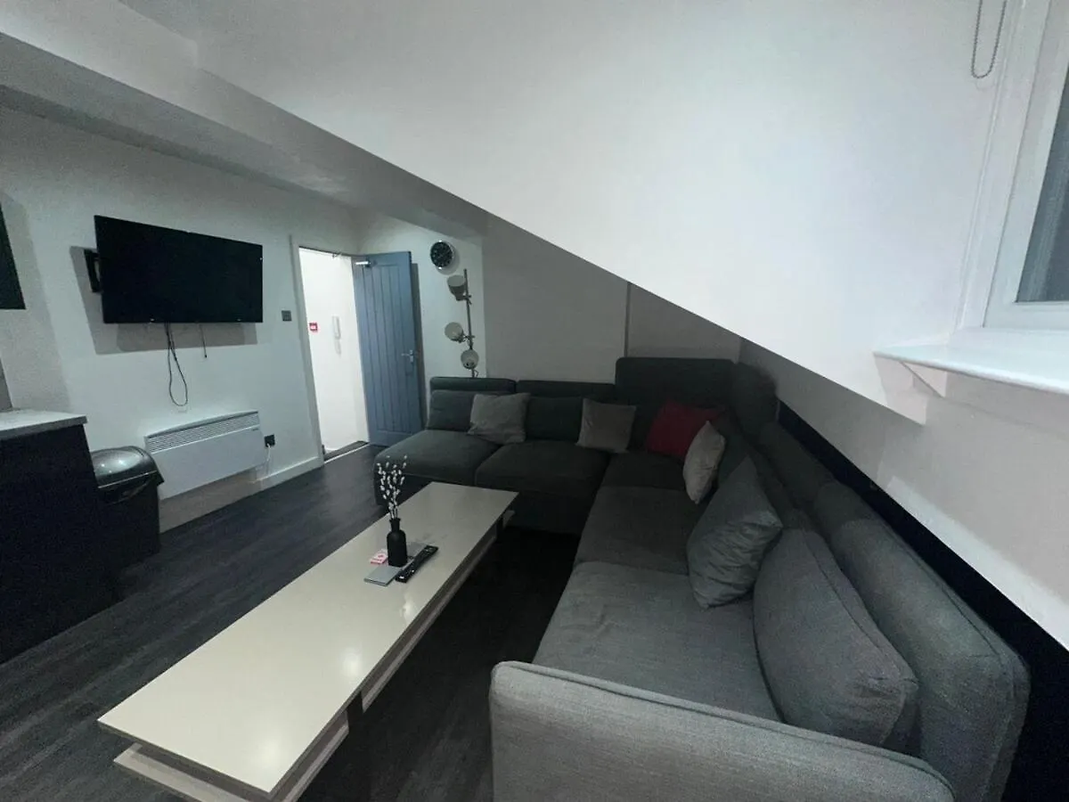 Two Bedroom Flat By Brookland Stays Serviced Accommodation Short Lets Leeds With Free Wifi Leeds (West Yorkshire)