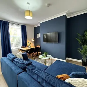  Apartment Modern 5-bed Near Centre