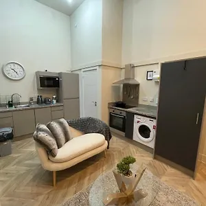  Apartment With Parking Available